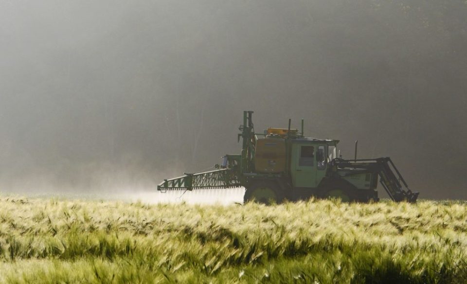 L'UFC-Que choisir de la Manche interpelle le Préfet et la Chambre d'agriculture au sujet de l'épandage agricole et l'usage des pesticides.