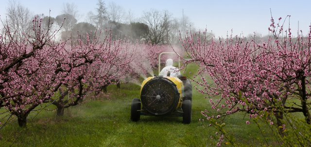 L'UFC-Que Choisir de la Manche demande de meilleures chartes d'épandage de pesticides.